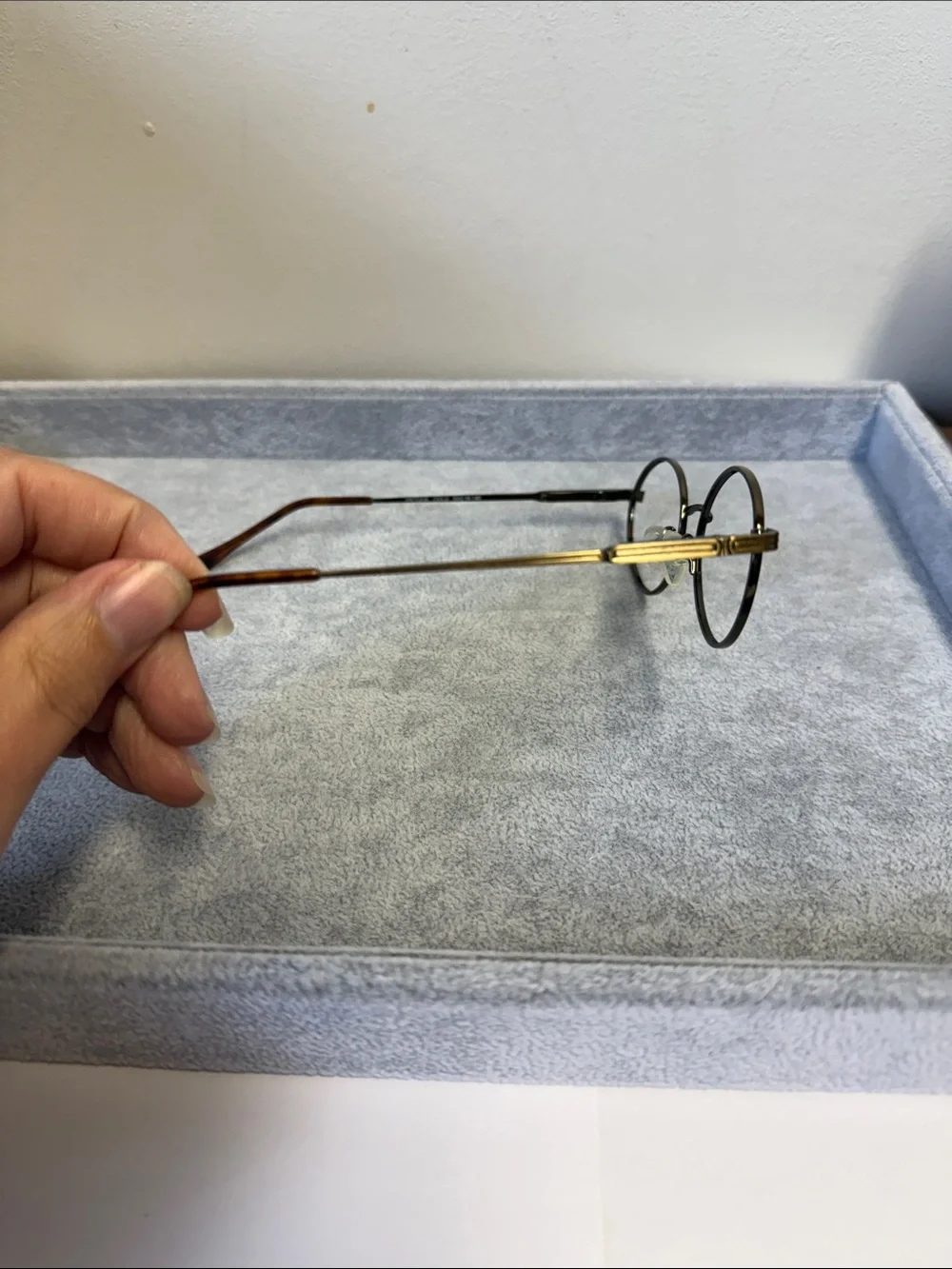 Vintage Coast 443 Round Metal Eyeglasses in Antique Gold Tone Eyesize 50